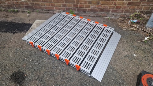 Roll wheelchair ramp see - up,