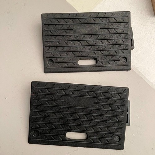 Heavy duty kerb - door, ramps